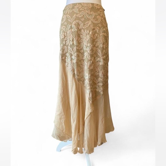 Casadei Asymmetrical Cream Lace Skirt - Picture 2 of 4
